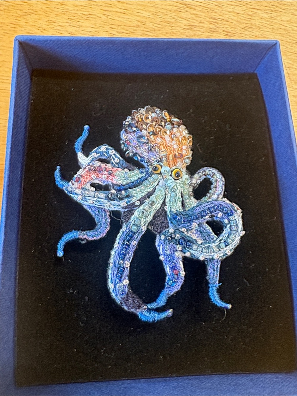Hand beaded Octopus Brooch in Blue and Copper Tones by Trovelore - Picture 4 of 6